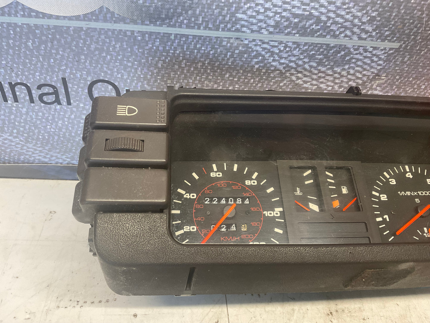 Speedometer / Gauge Cluster & Switches Complete 811957033AE  B2  224K
