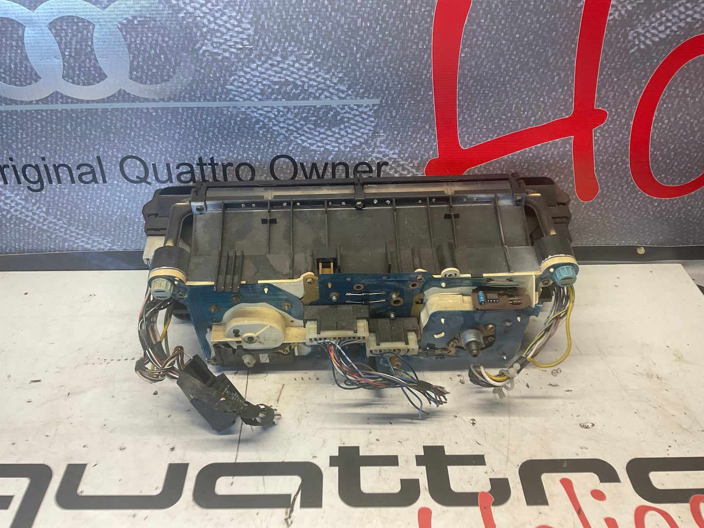 Speedometer / Gauge Cluster & Switches Complete 811957033AE  B2  224K
