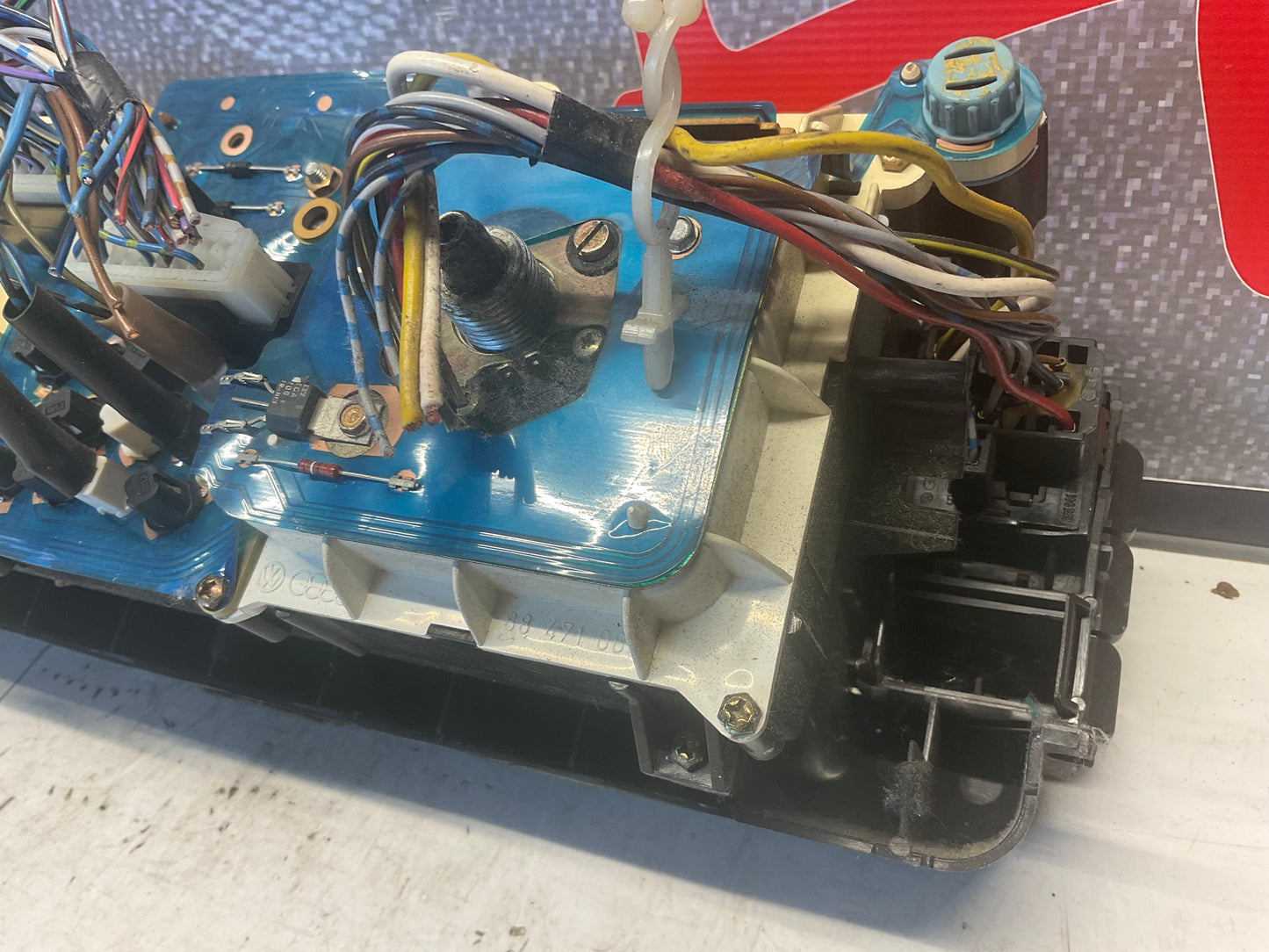 Speedometer / Gauge Cluster & Switches Complete 811957033AE  B2  224K