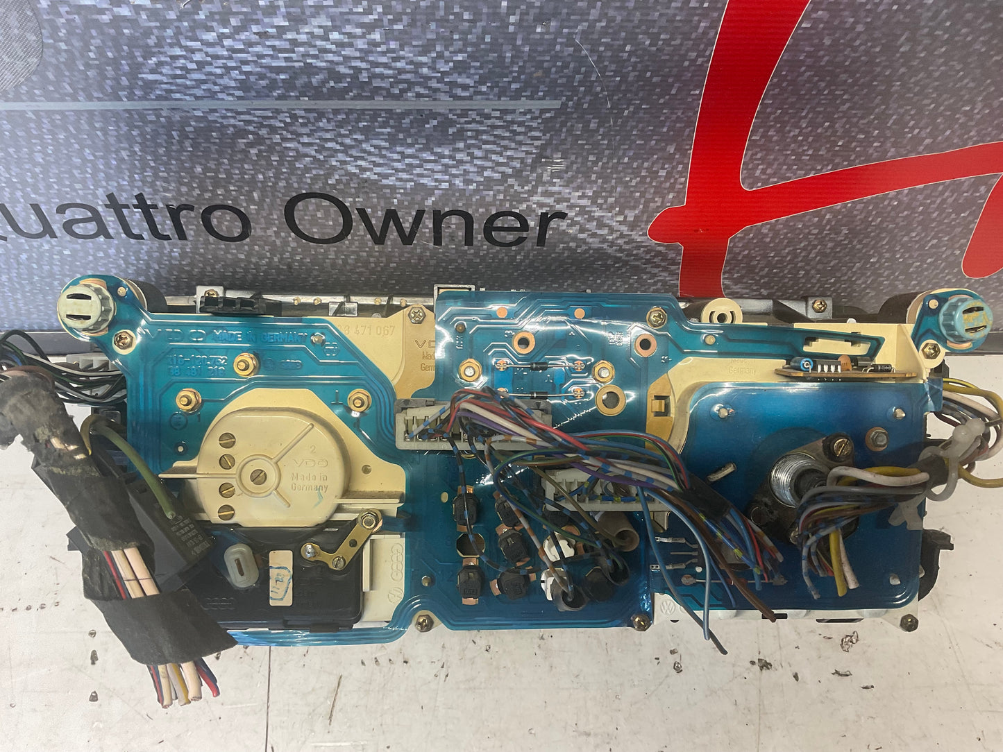 Speedometer / Gauge Cluster & Switches Complete 811957033AE  B2  224K