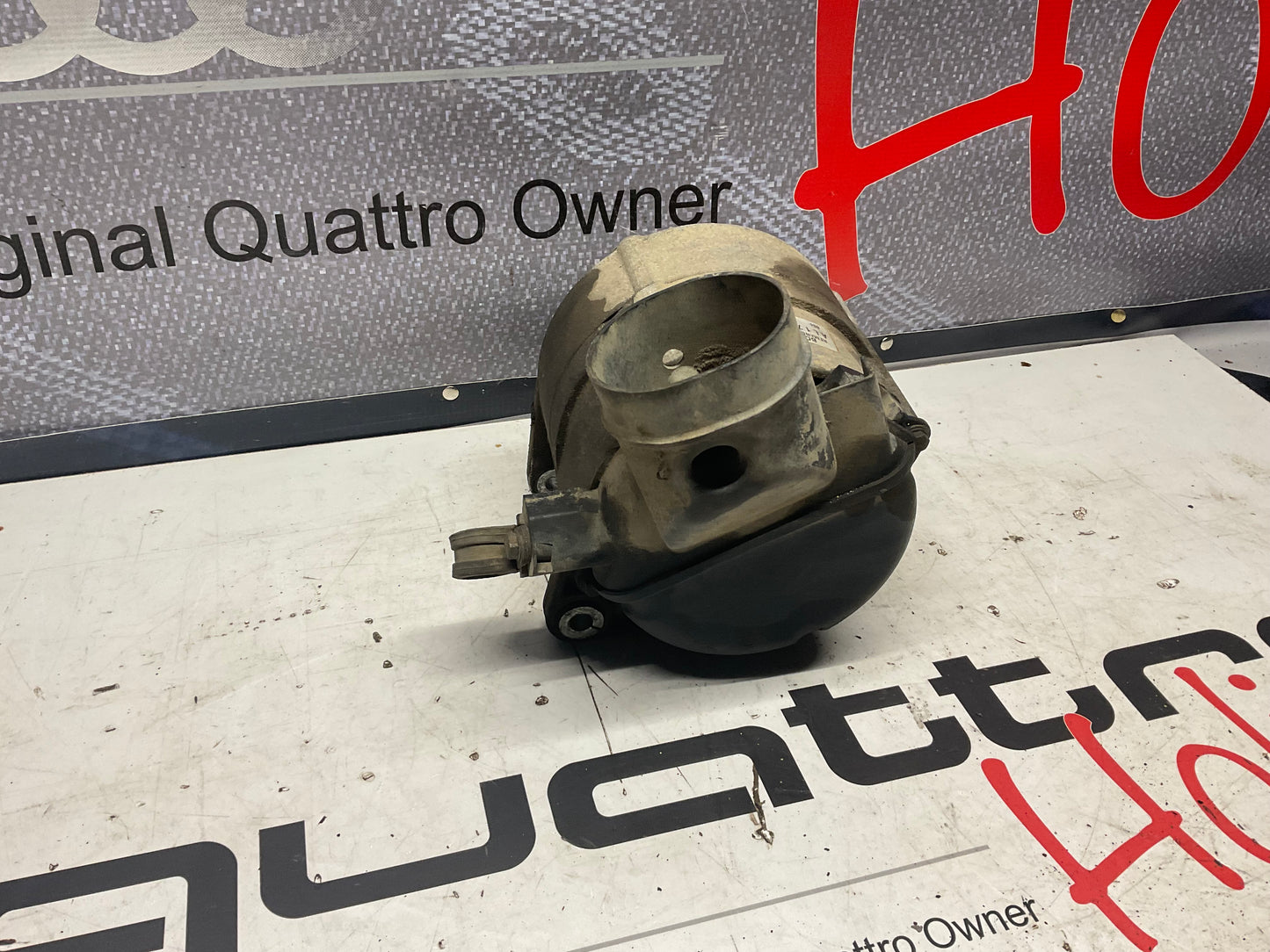 Alternator with Cover  077903015C  D1  Bosch  AL174X