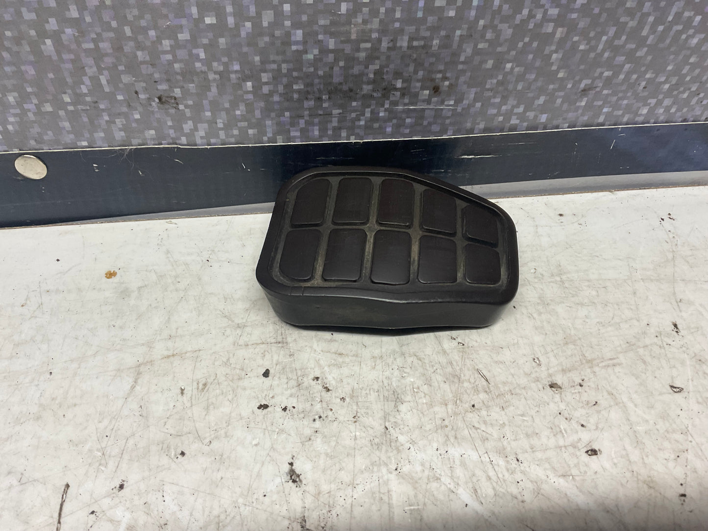 Brake/Clutch Pedal Cover 431721173  C2 C3  B2  Brown