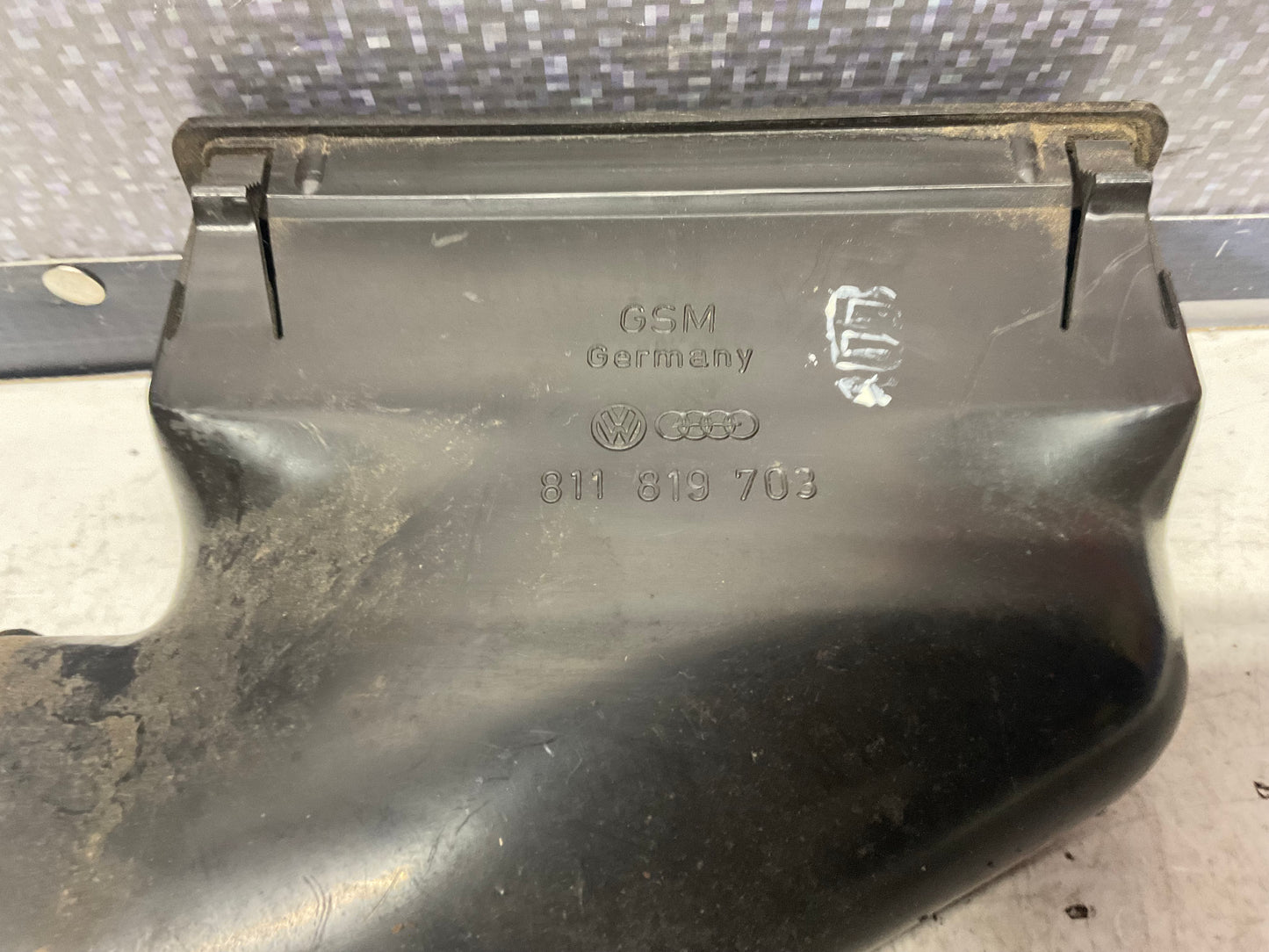 Dash Air Vent Left 811819703  B2 Brown