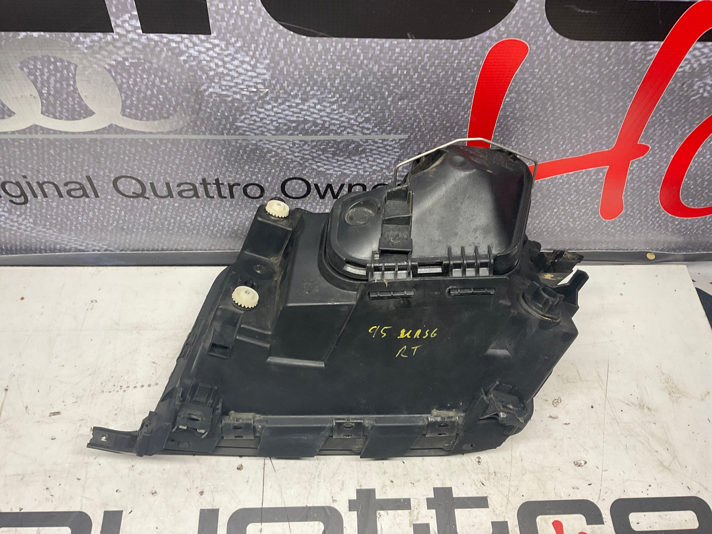 Passenger Headlight Complete Right 4A0941004AT  C4  UrS6