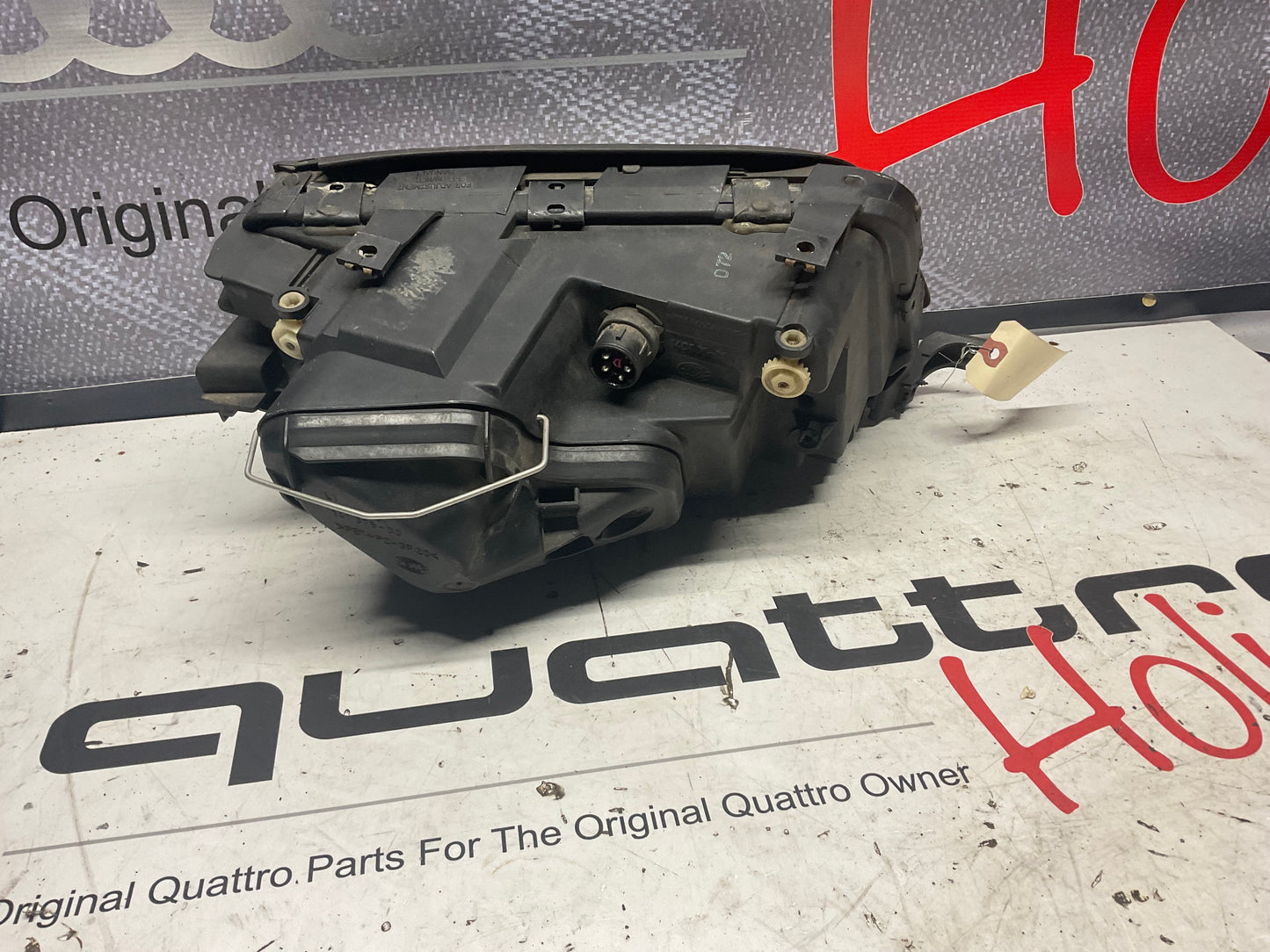 Driver Headlight Complete Left 4A0941003AT  C4  UrS6
