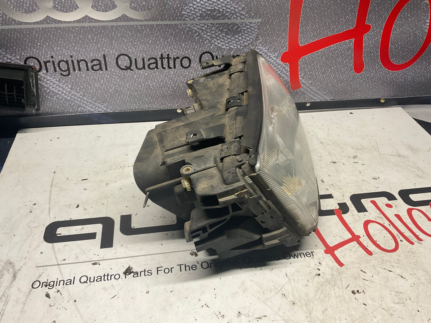 Passenger Headlight Complete Right 4A0941004M  C4  UrS4