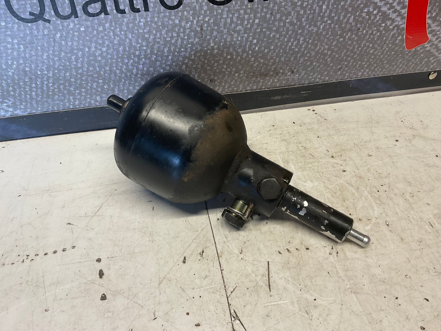 Brake Pressure Accumulator 017550000  C3 C4