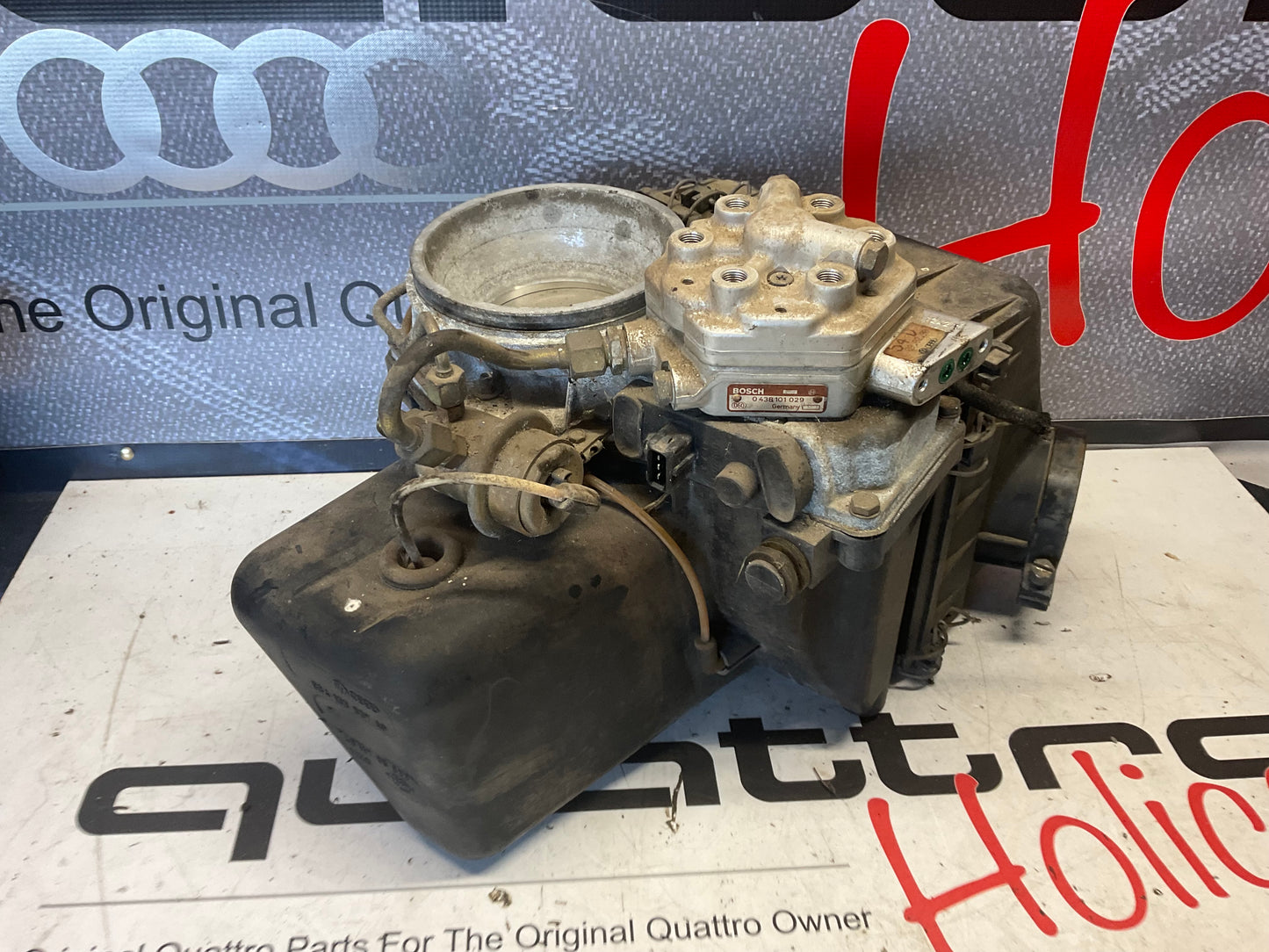 Fuel Distributor & Air Box 034133353C  C3  C4