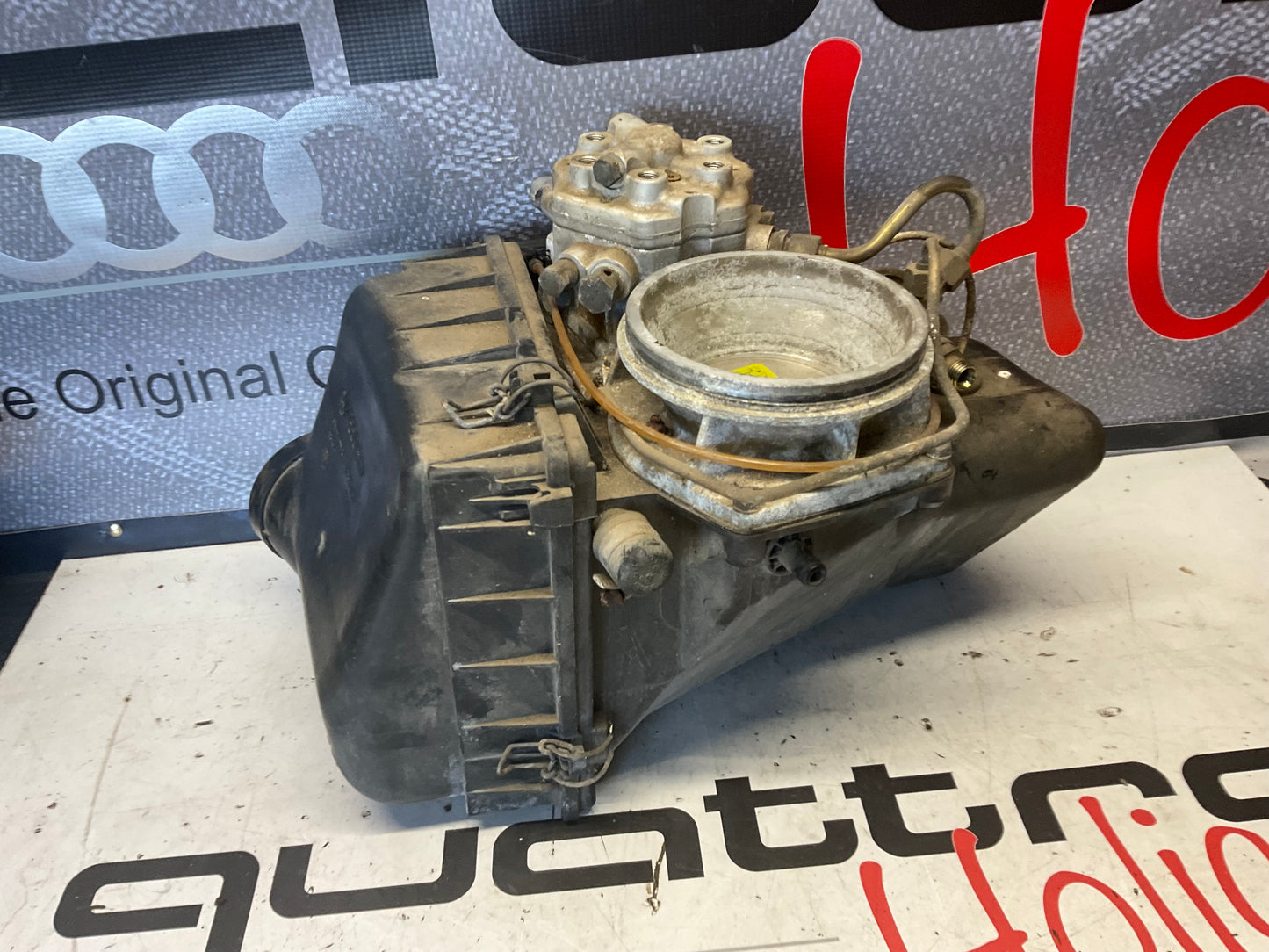 Fuel Distributor & Air Box 034133353C  C3  C4