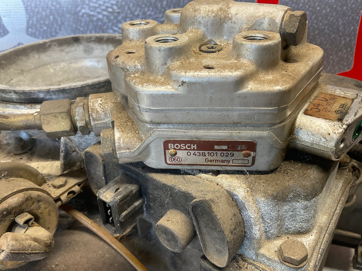 Fuel Distributor & Air Box 034133353C  C3  C4
