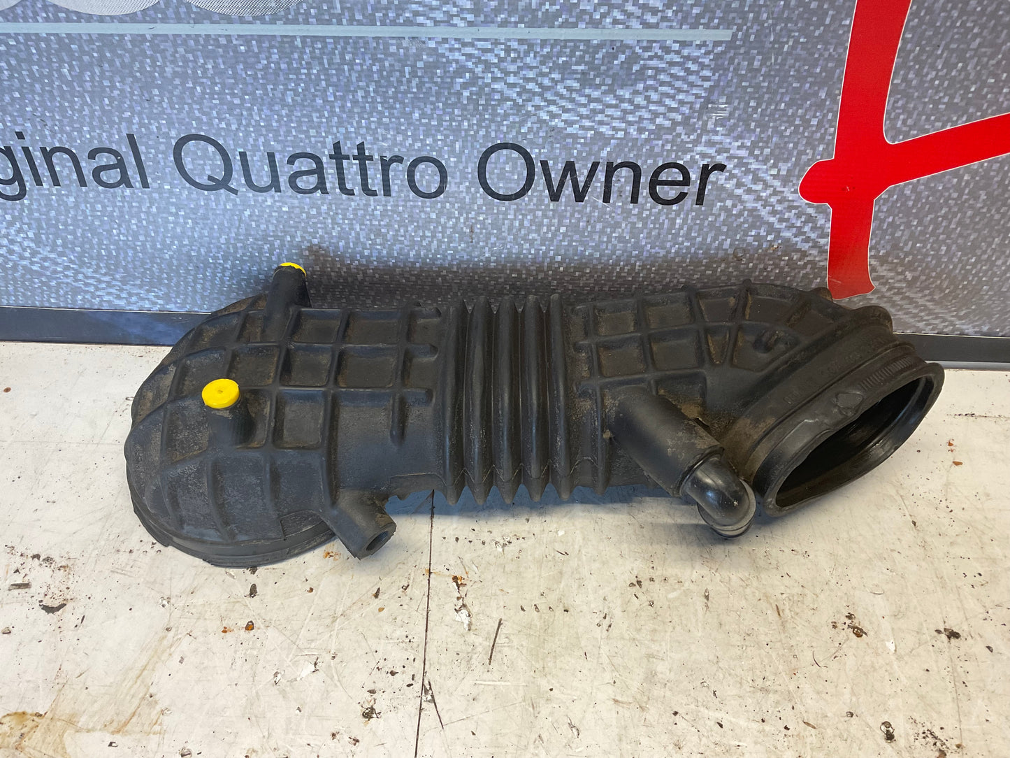 Fuel Distributor Air Intake Boot 034133357H  C3 C4  NG