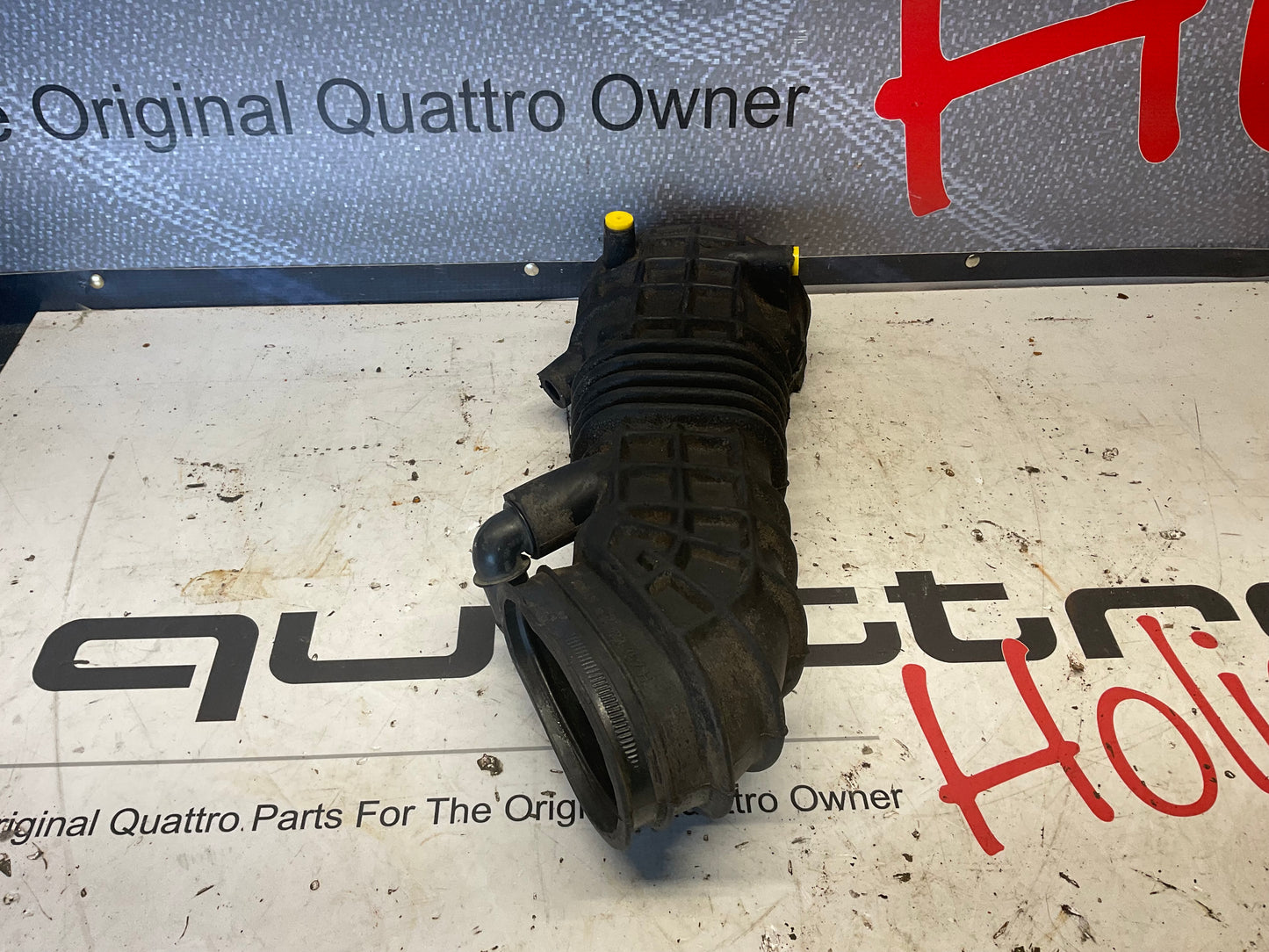 Fuel Distributor Air Intake Boot 034133357H  C3 C4  NG