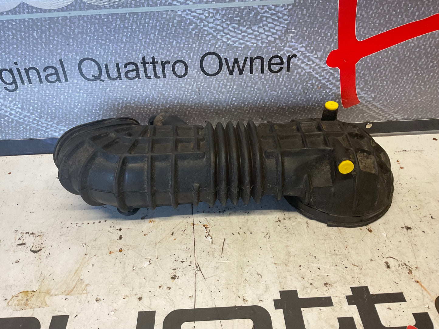 Fuel Distributor Air Intake Boot 034133357H  C3 C4  NG