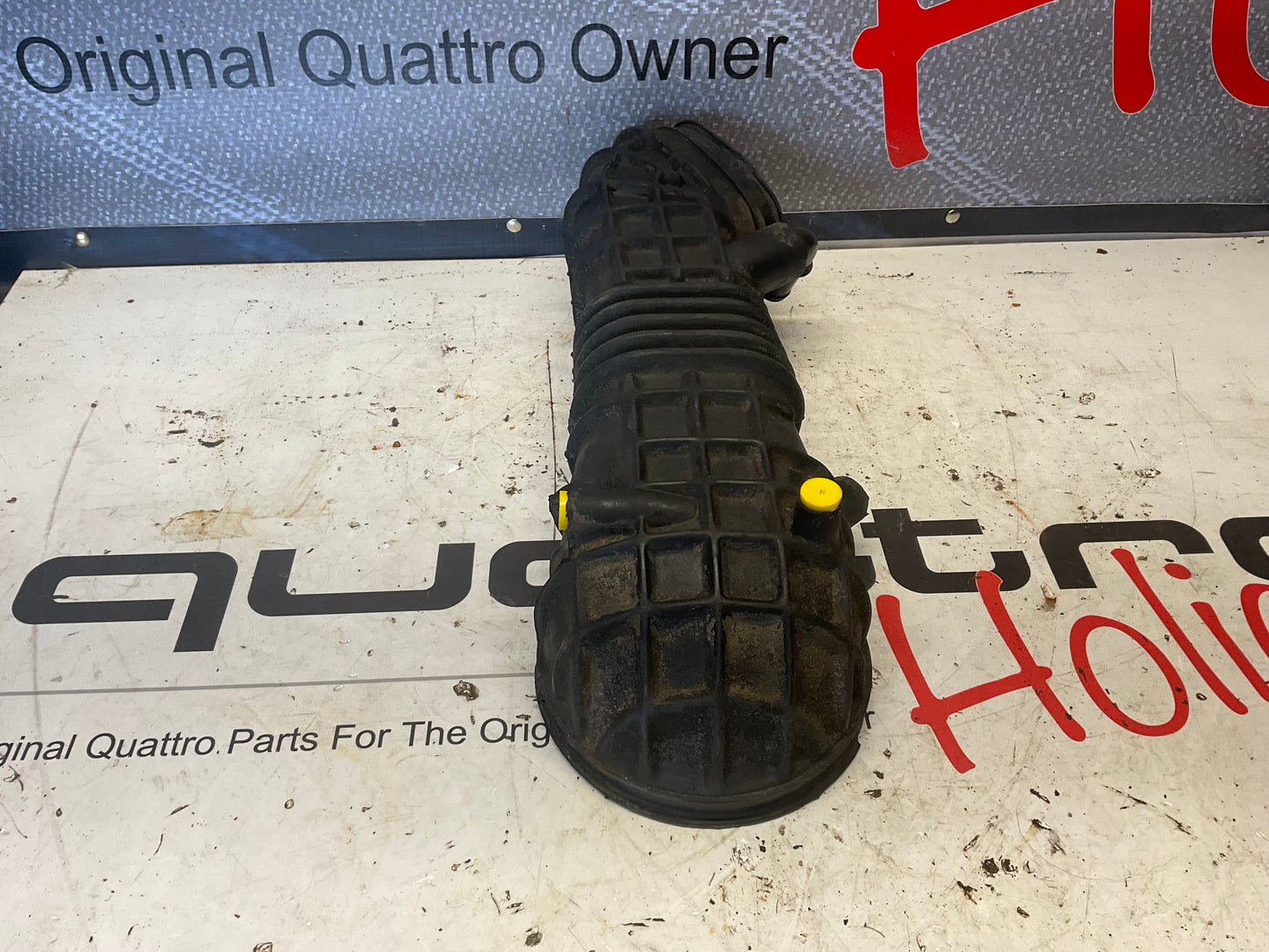 Fuel Distributor Air Intake Boot 034133357H  C3 C4  NG