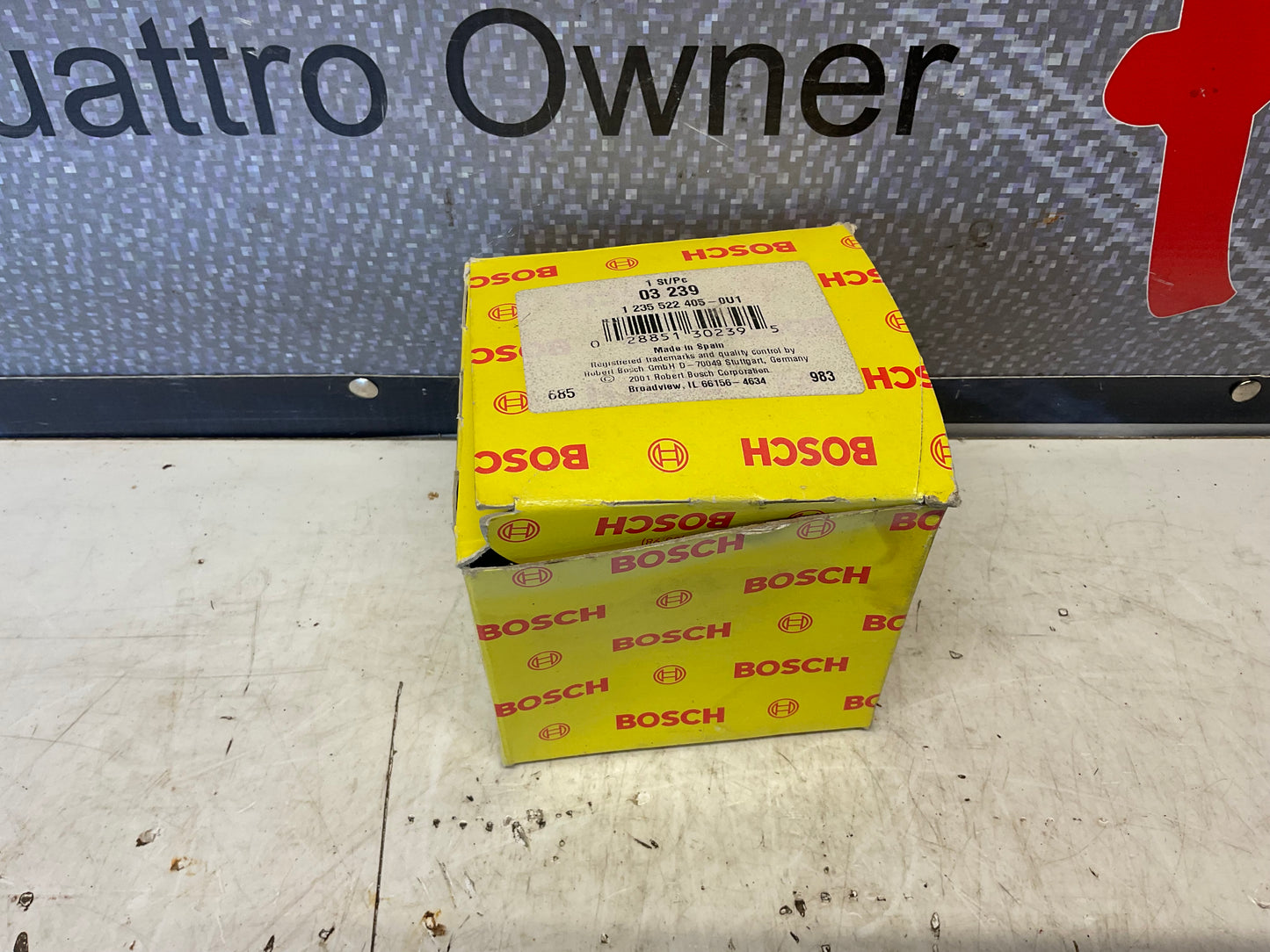 Ignition Distributor Cap  NOS  034905207B 10V