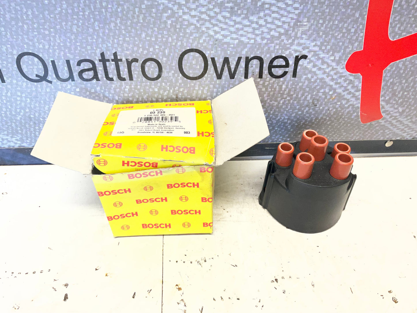 Ignition Distributor Cap  NOS  034905207B 10V