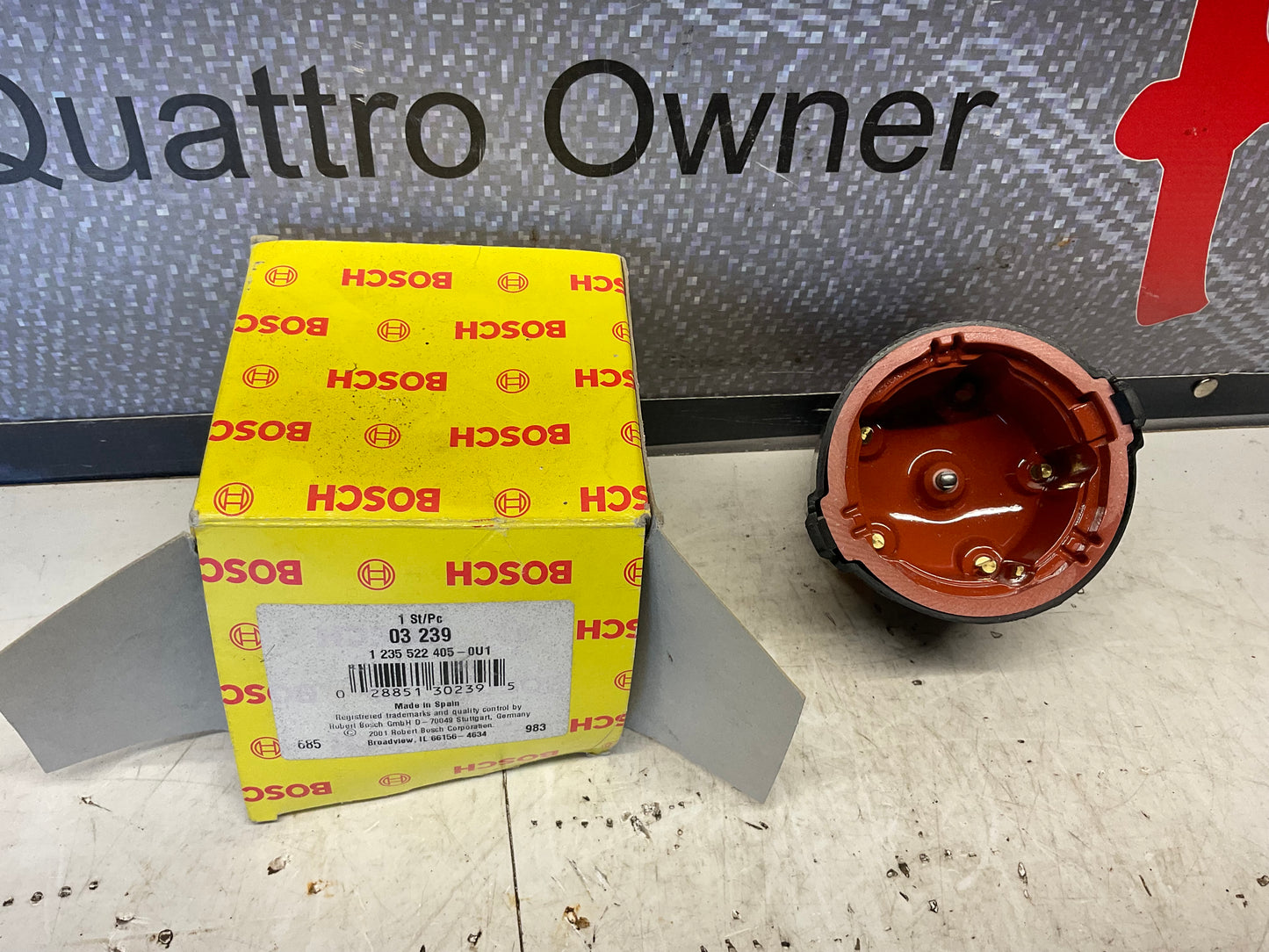 Ignition Distributor Cap  NOS  034905207B 10V