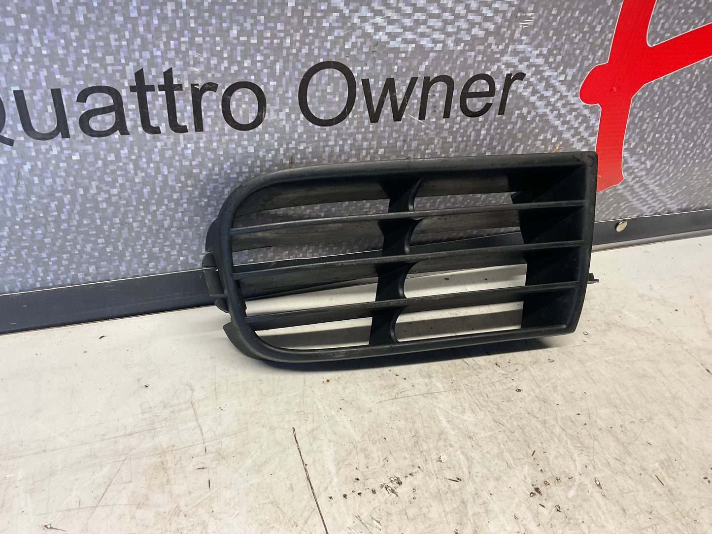 Passenger Front Bumper Lower Grill Cover 4A0807368 C4