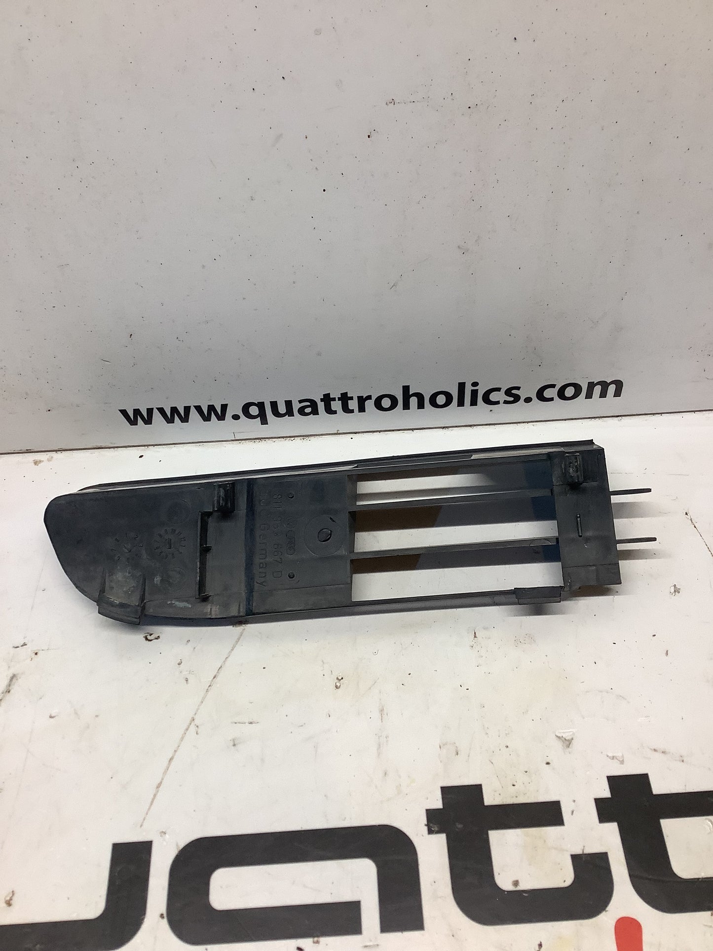 Front Bumper Lower Grill Left 811853667D  B2