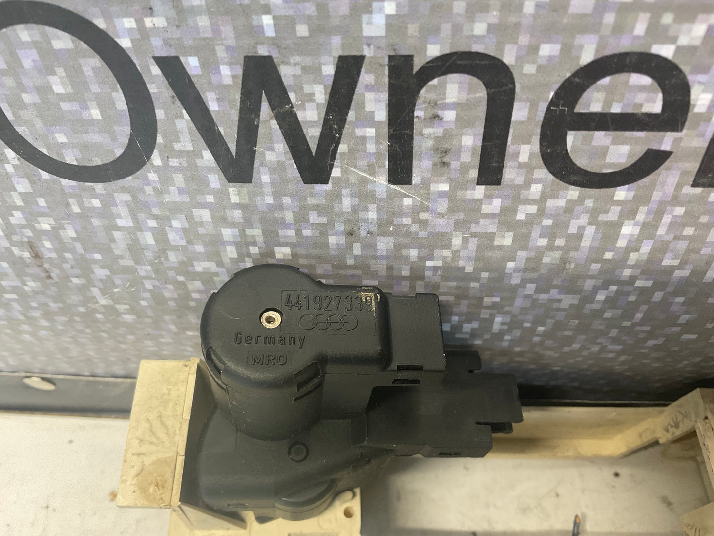 Drive Control Switch Control 441927339  D1