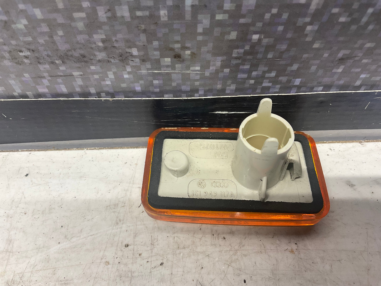 Front Side Marker Lens NOS  161949117A Hella  C3  D1