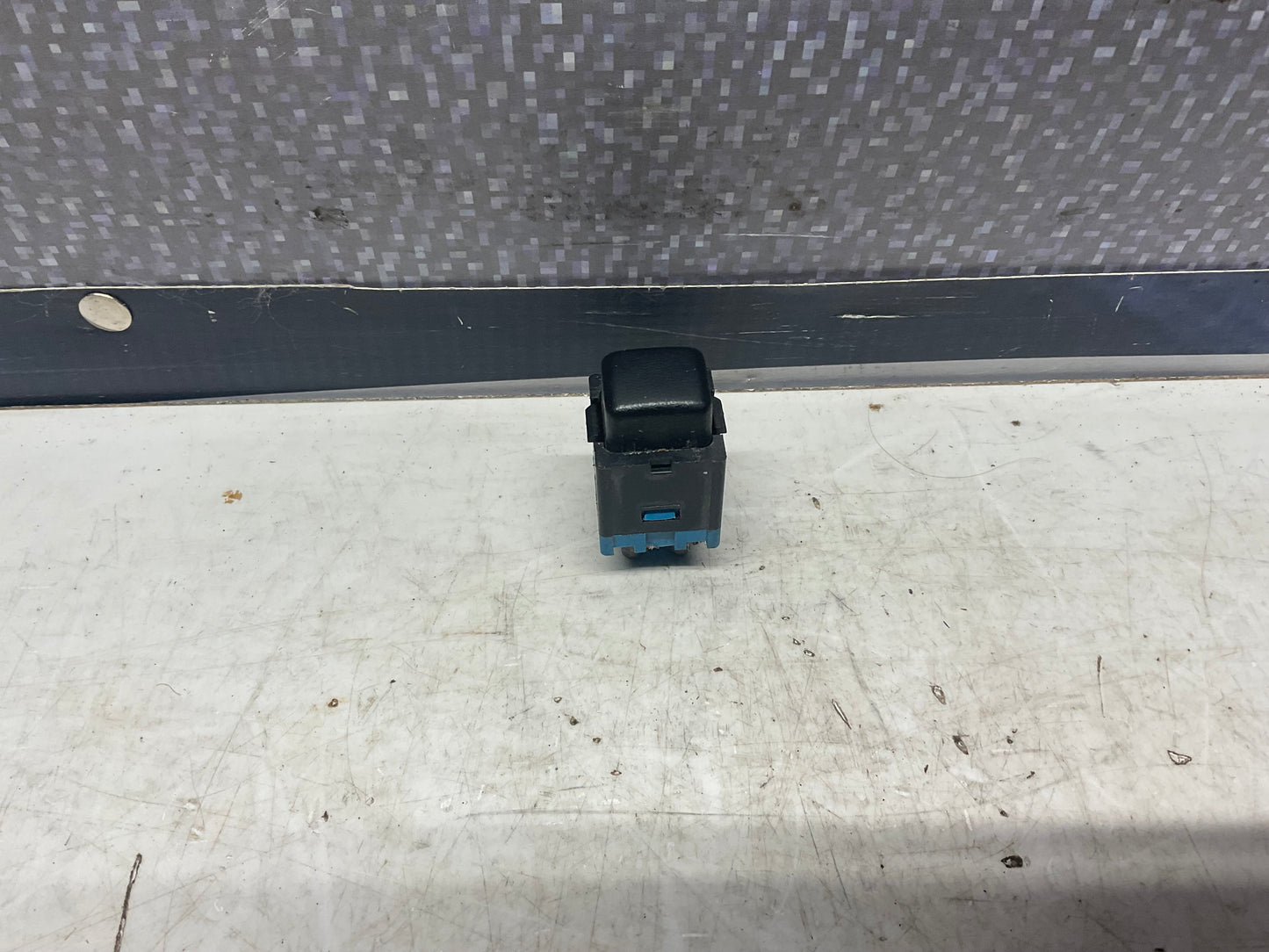Power Window Switch Lock Out  447959859  B2  C3