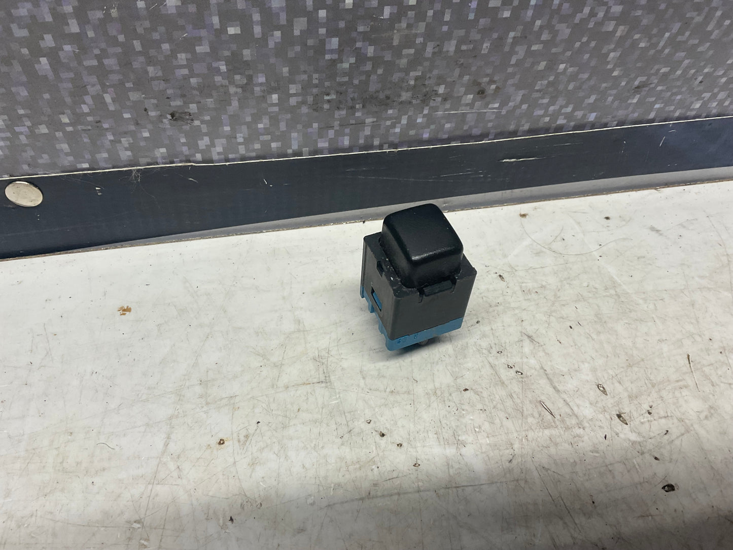 Power Window Switch Lock Out  447959859  B2  C3