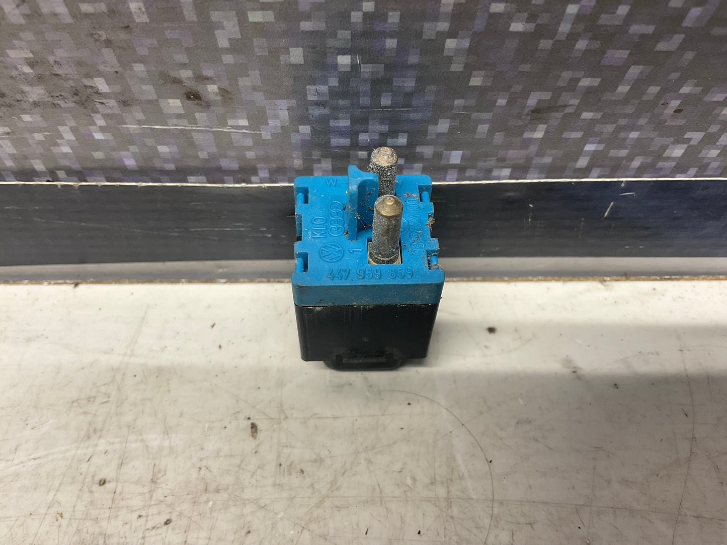 Power Window Switch Lock Out  447959859  B2  C3
