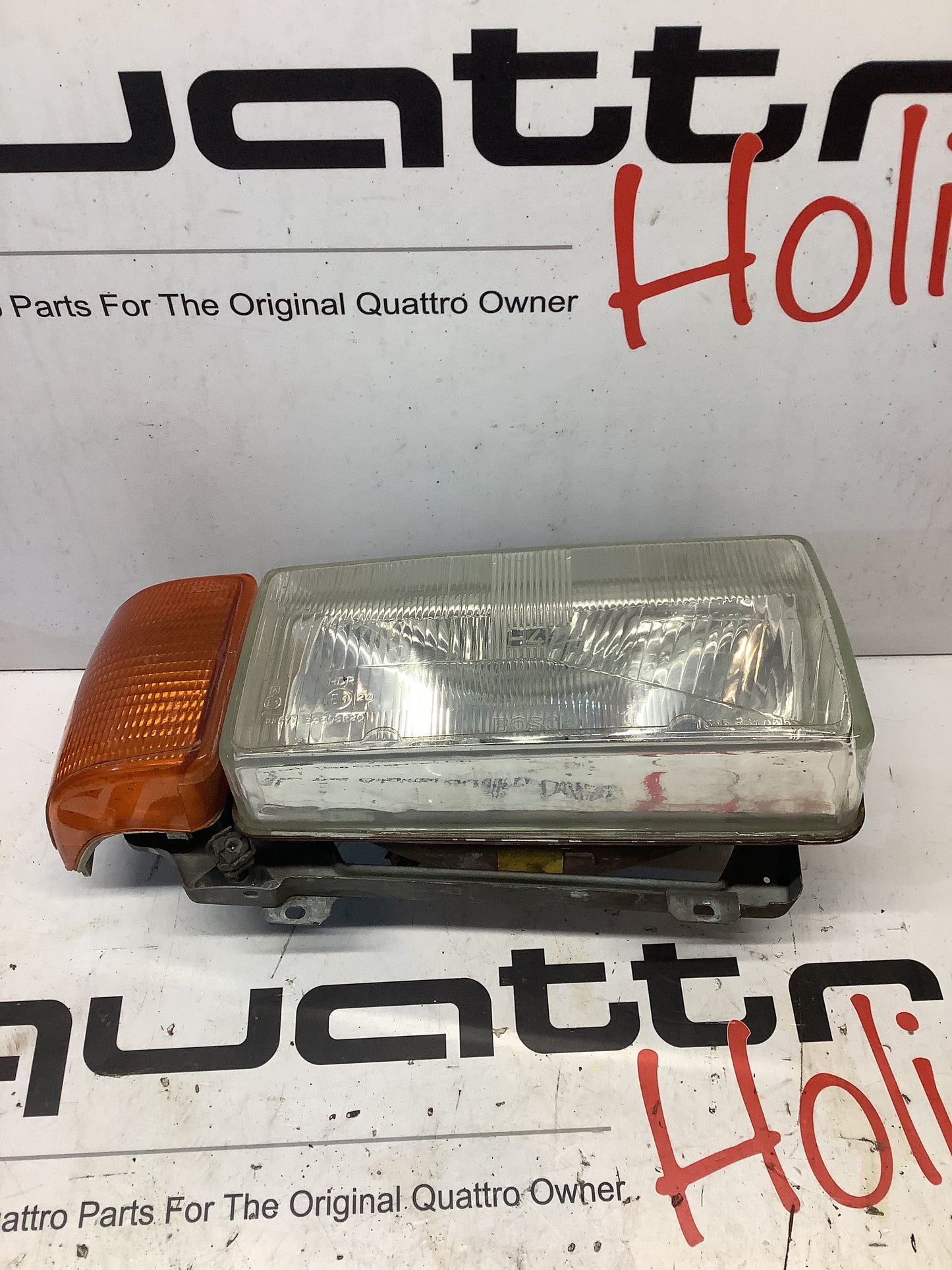 Passenger Headlight/Corner European H4 1305621025 Bosch