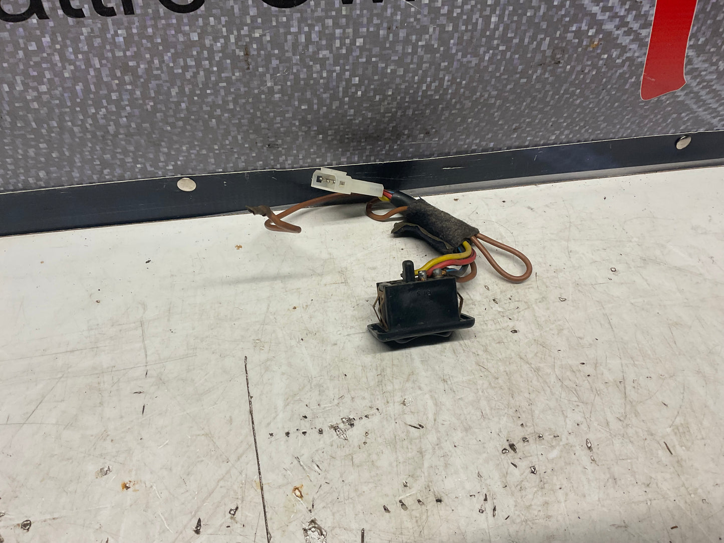 Power Sunroof Switch 443959561  B2  C3