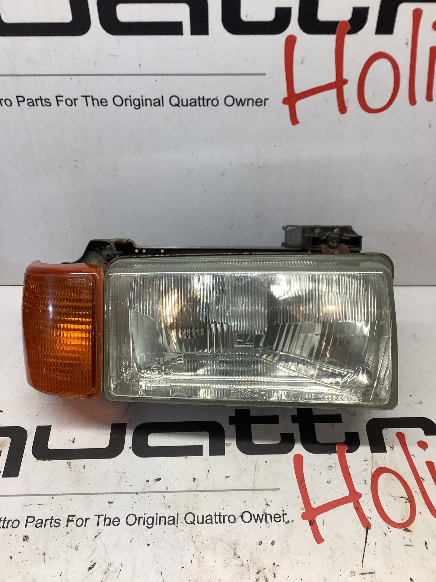 Passenger Headlight/Corner European H4 1305621025 Bosch