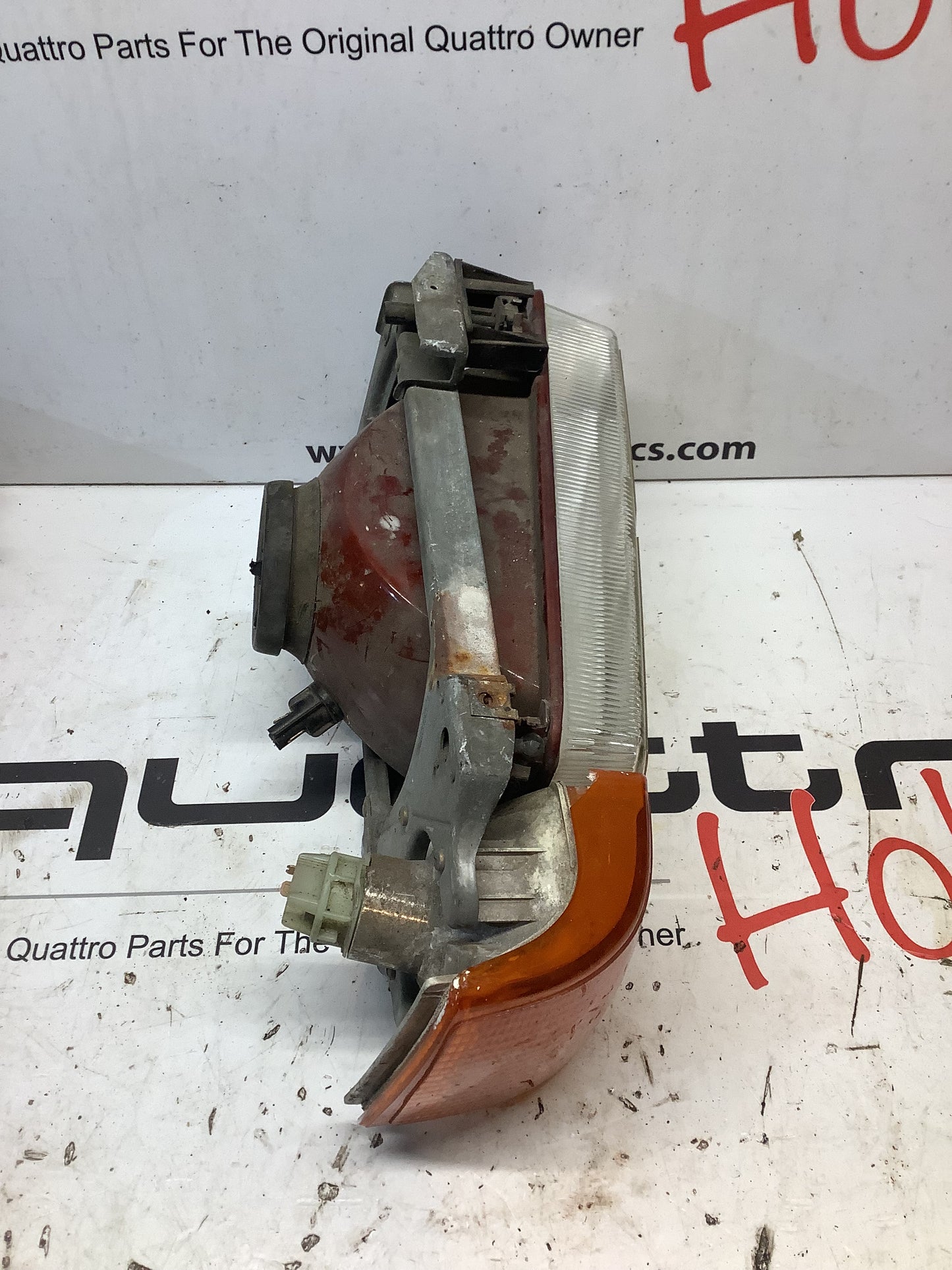 Passenger Headlight/Corner European H4 1305621025 Bosch