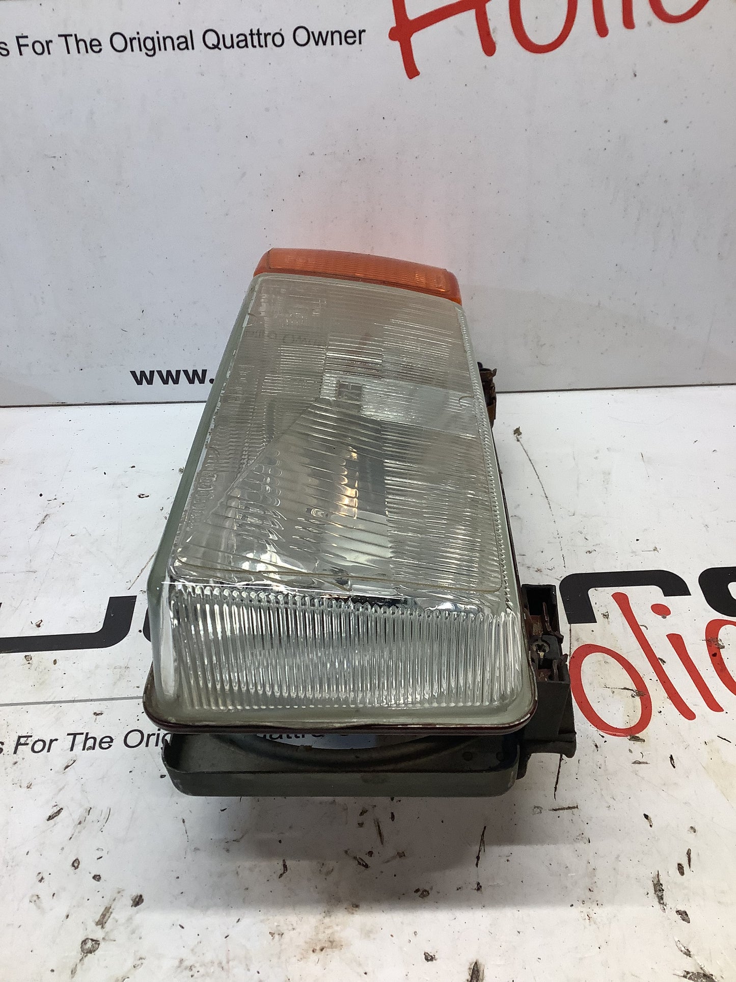 Passenger Headlight/Corner European H4 1305621025 Bosch