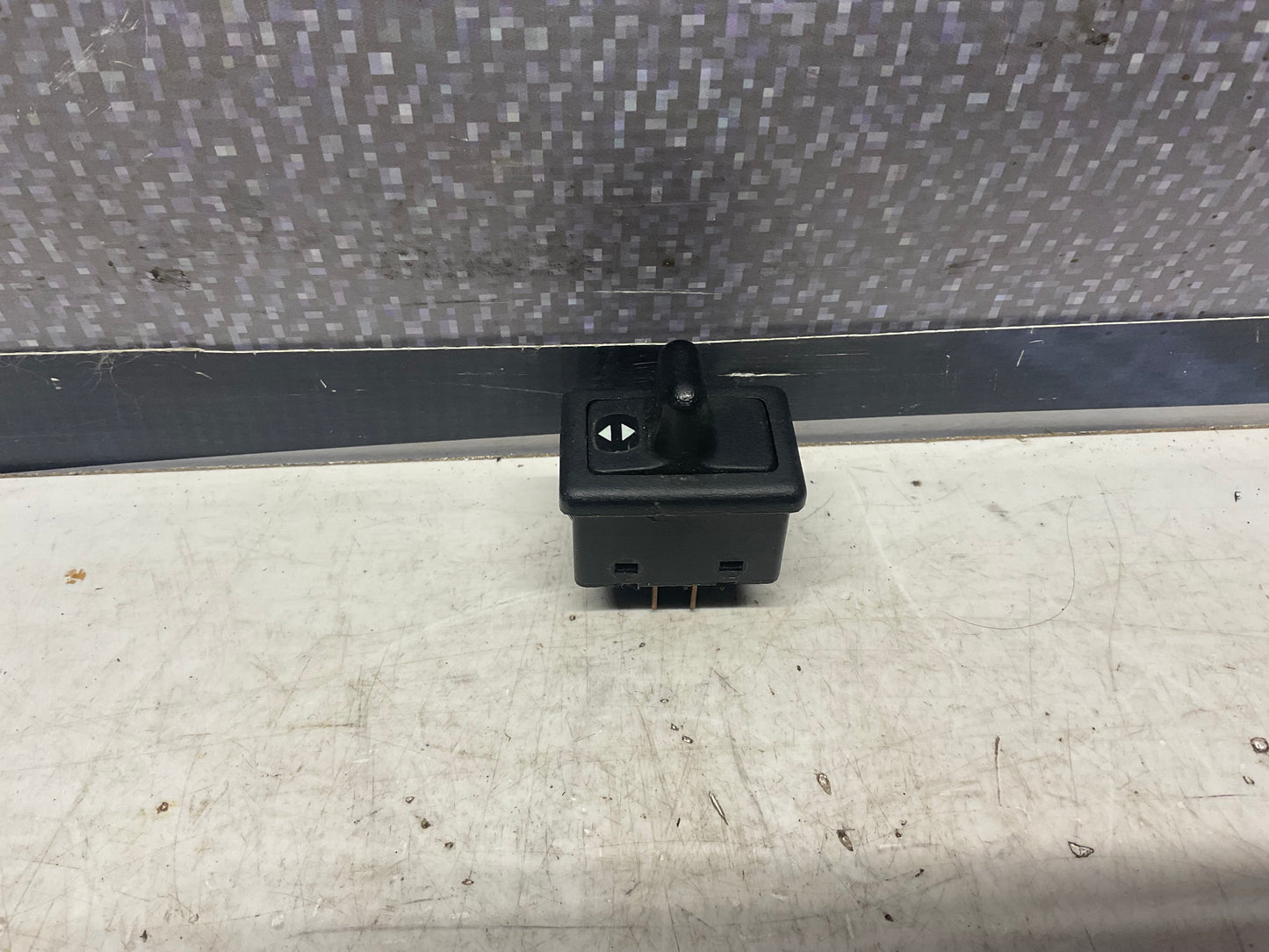 Power Window Switch Front 443959855B  C3