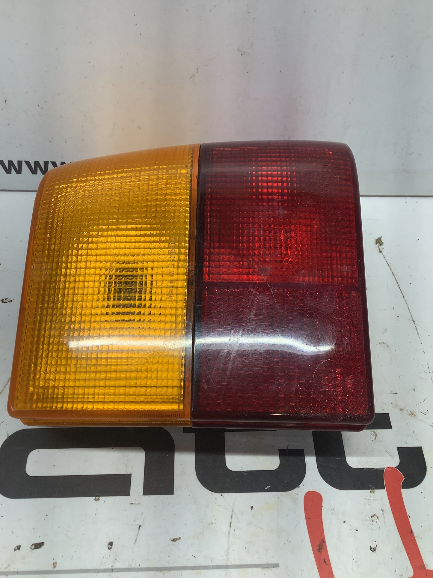 Passenger Taillight Right 445945218A