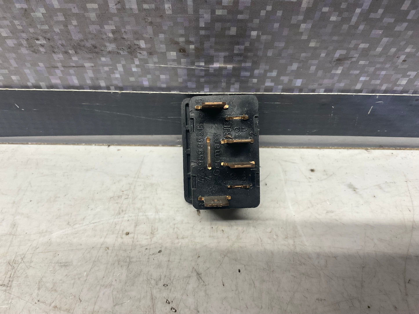 Power Window Switch Front 443959855B  C3