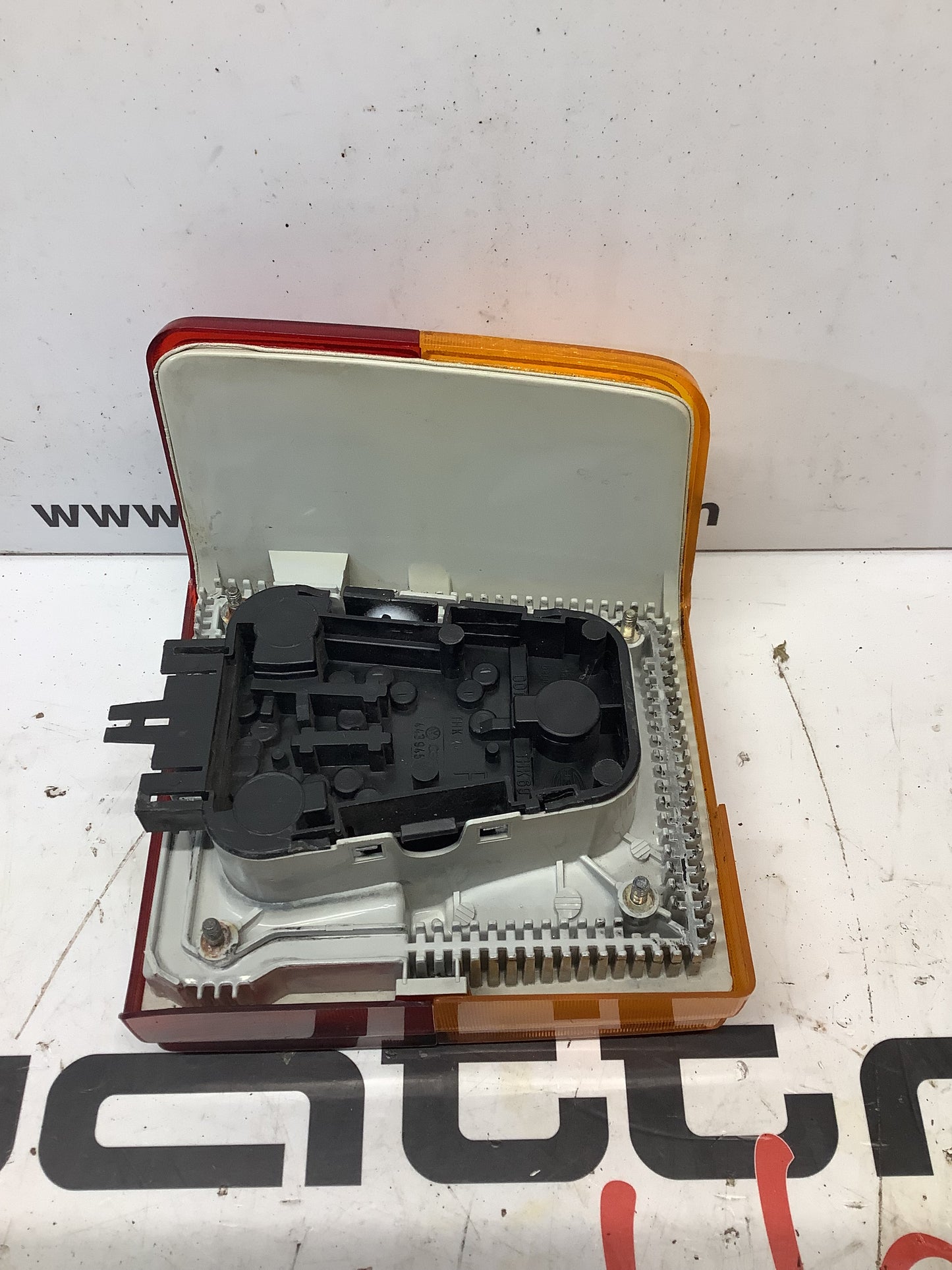 Passenger Taillight Right 445945218A