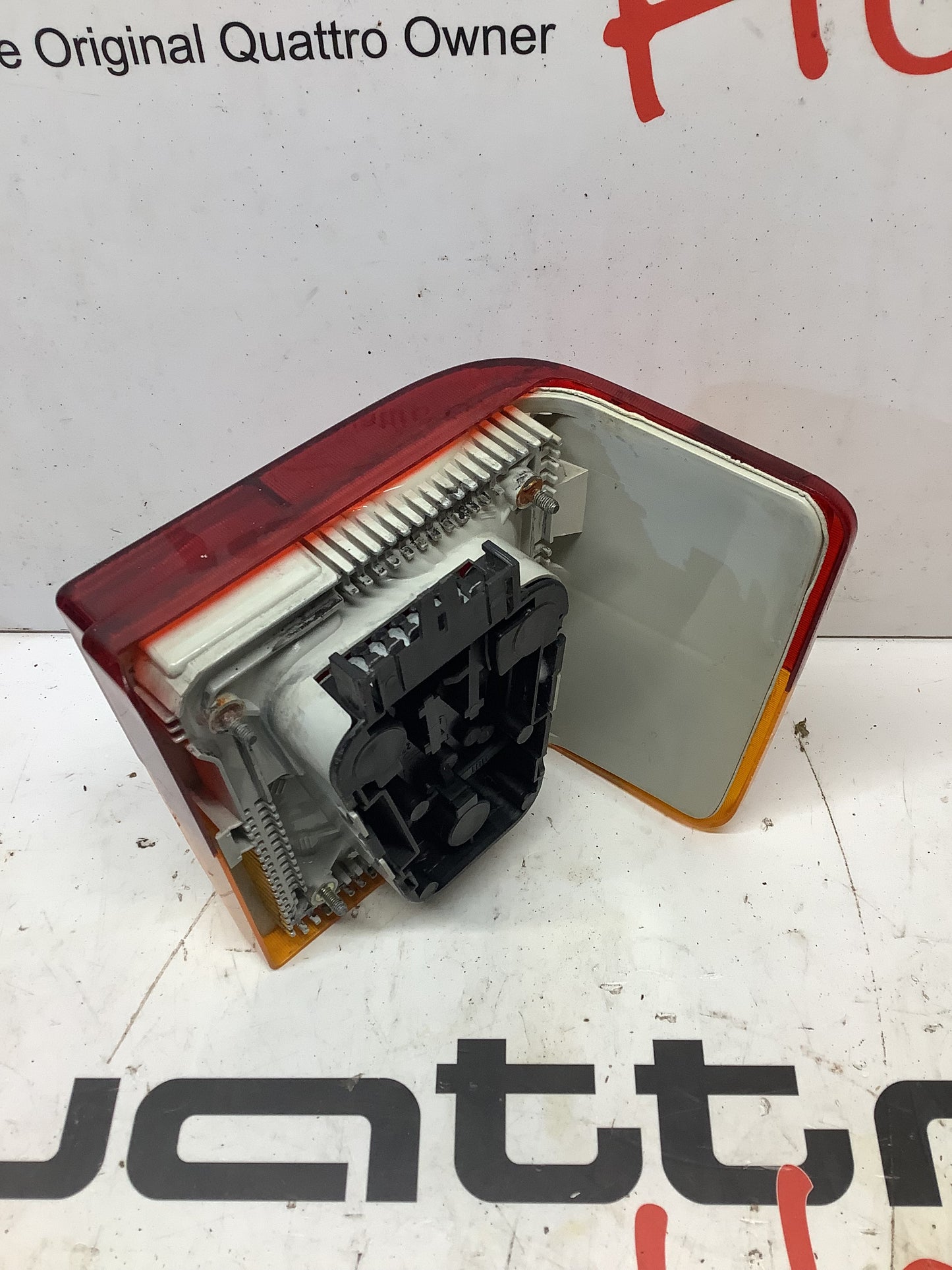 Passenger Taillight Right 445945218A