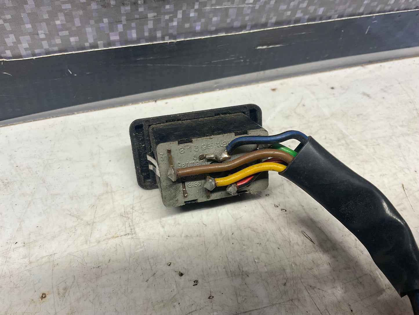 Power Window Switch Rear 813959855B  B2