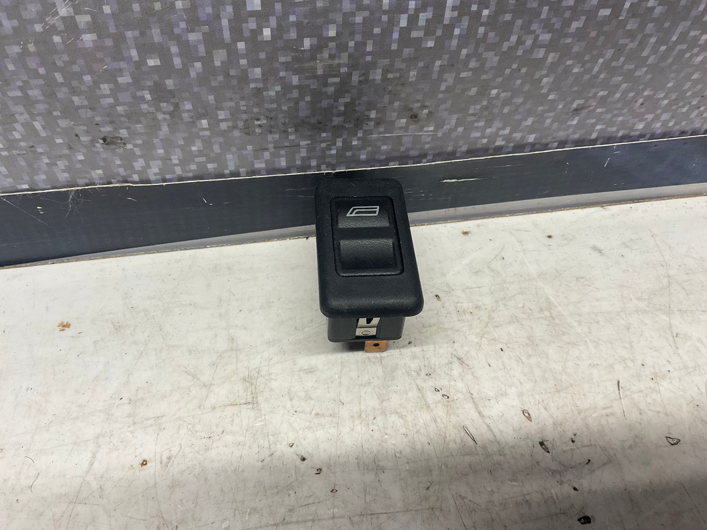 Power Window Switch Front 443959855E  C3
