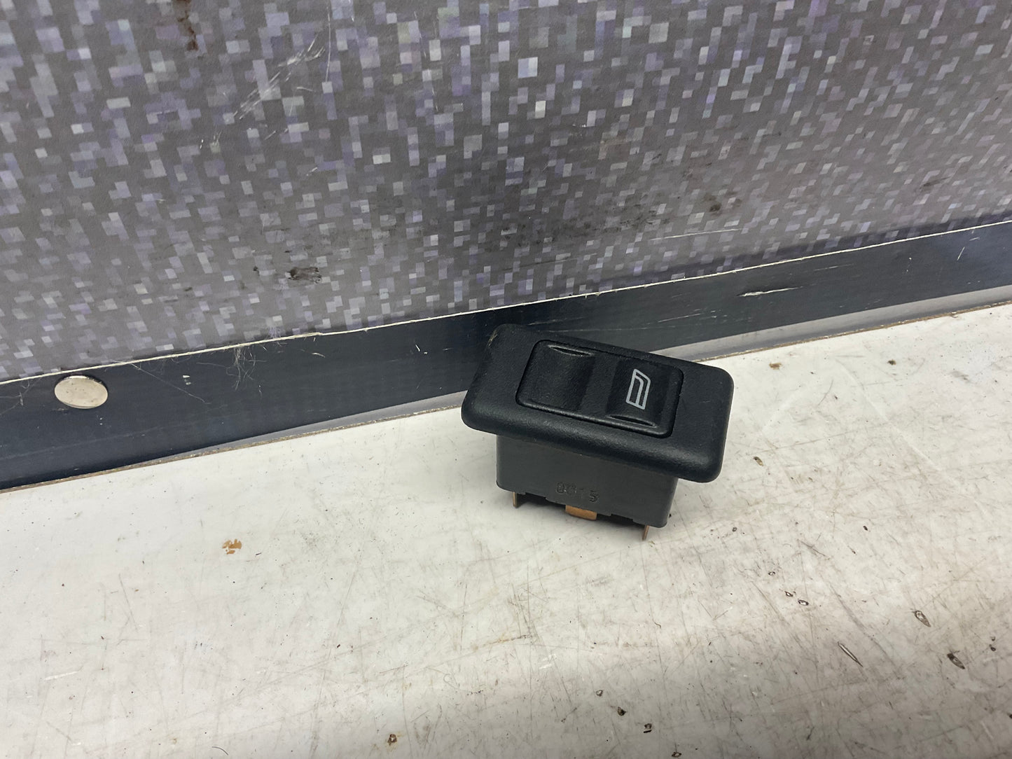 Power Window Switch Front 443959855E  C3