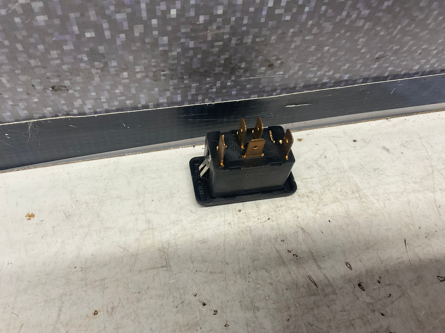 Power Window Switch Front 443959855E  C3