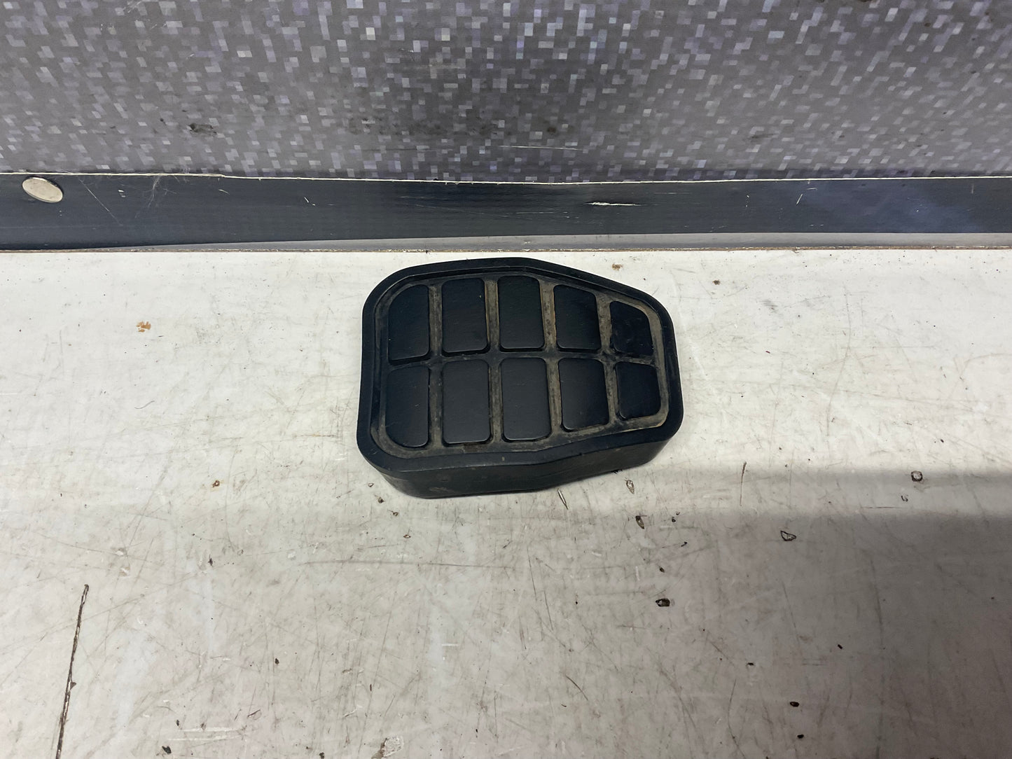 Brake/Clutch Pedal Cover 431721173  C2 C3  B2  Black