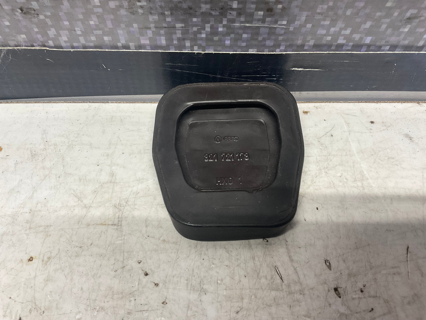 Brake/Clutch Pedal Cover 321721173  C2 C3  B2  Brown