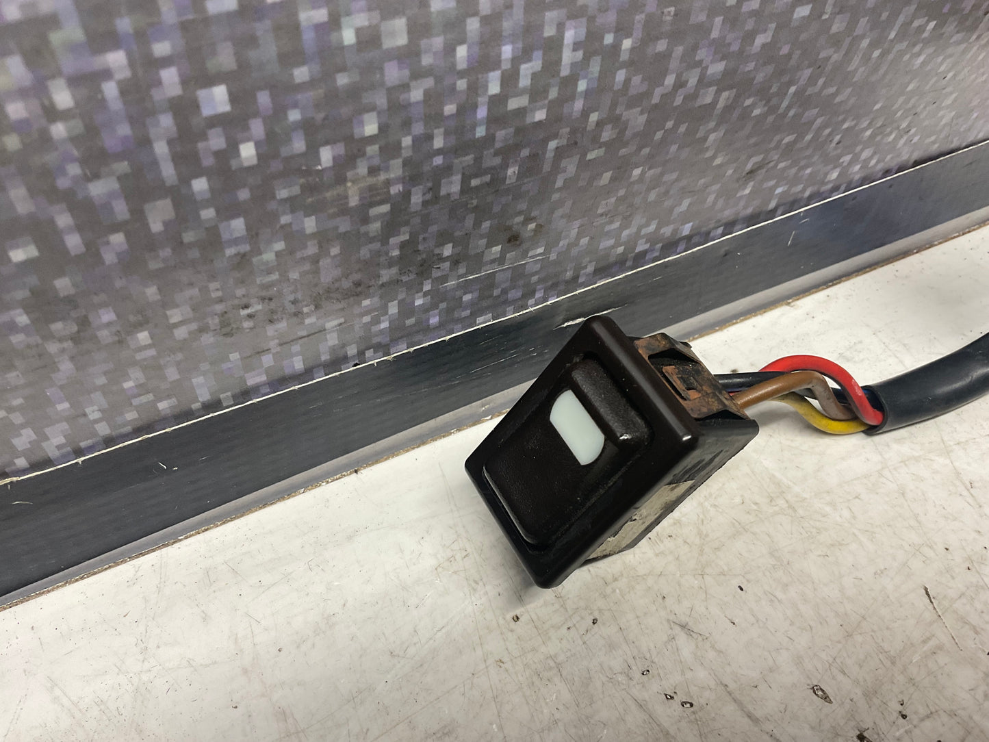 Power Window Switch Front 811959855  B2  Brown