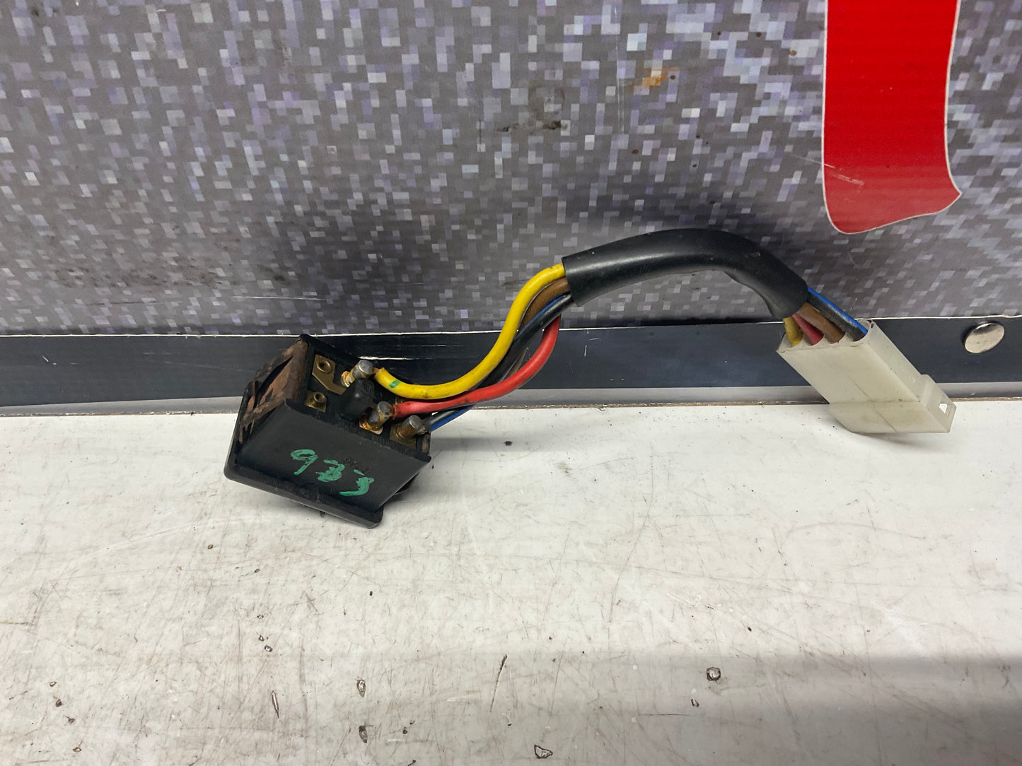 Power Window Switch Front 811959855  B2  Brown