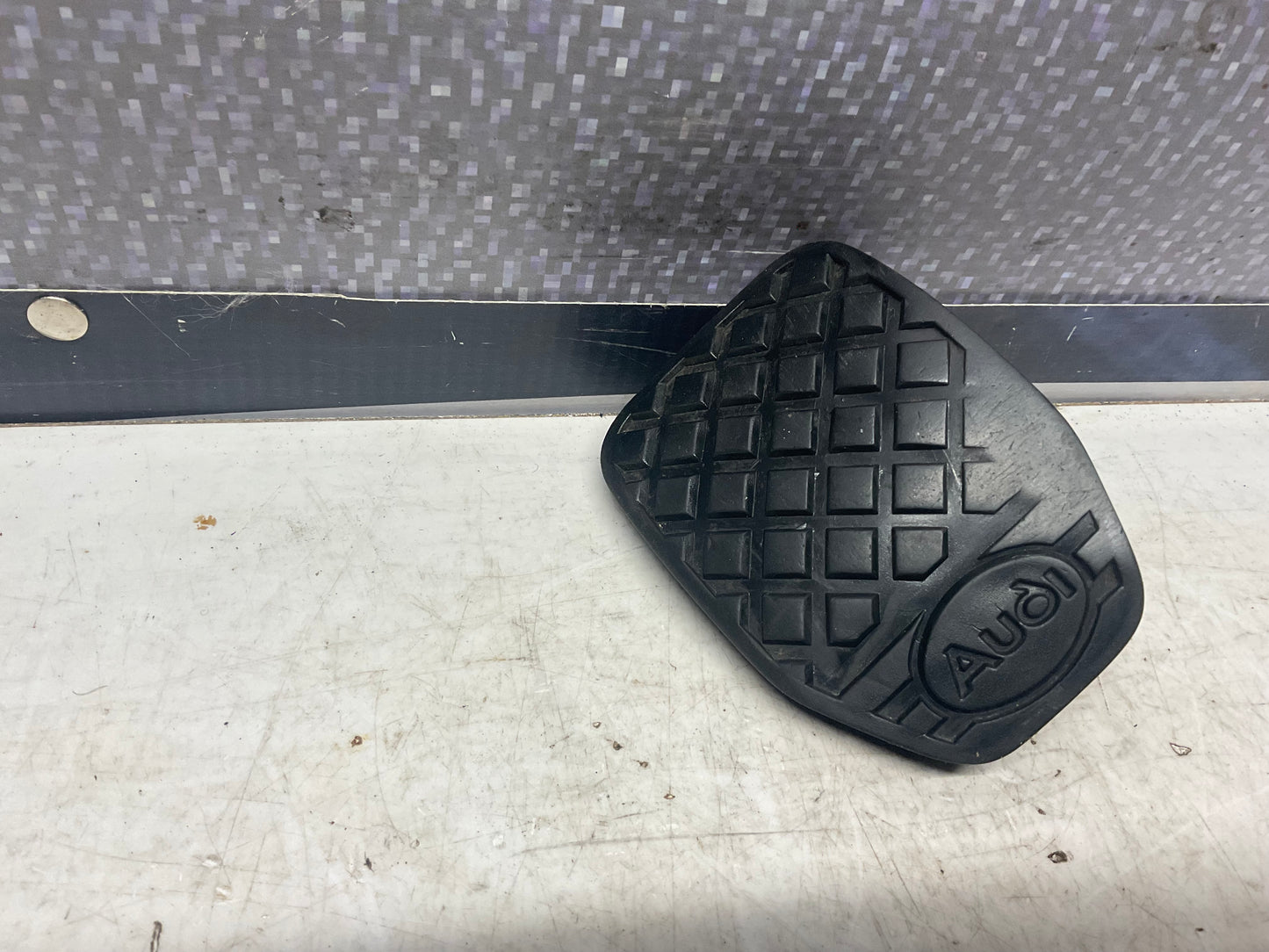 Brake/Clutch Pedal Cover 4A0721173A  C4  Black
