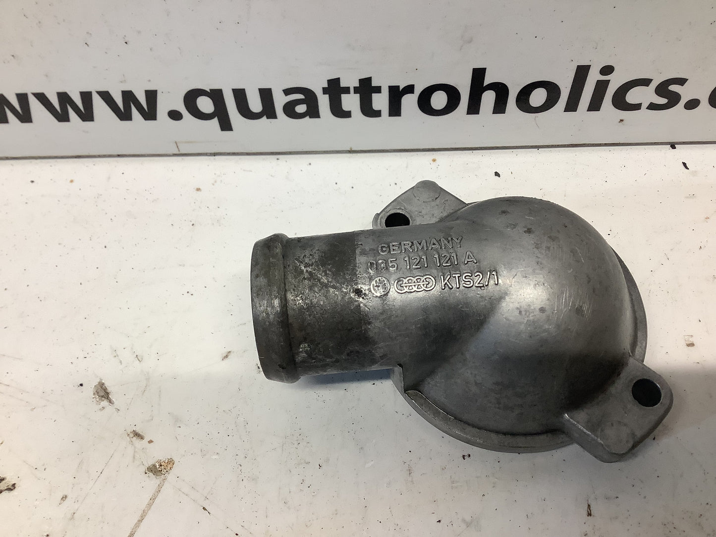 Thermostat Cover Housing 035121121A C3
