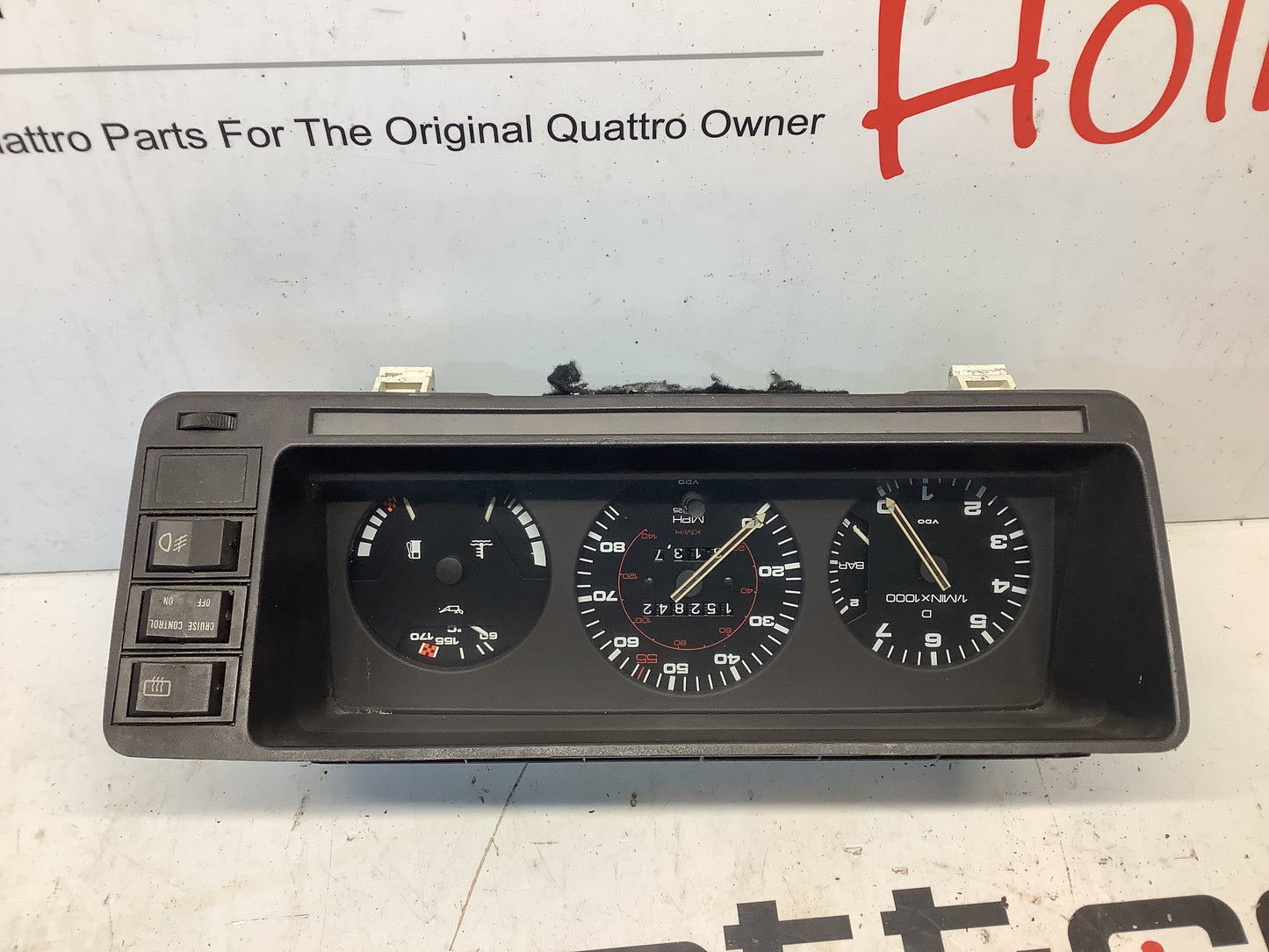 Instrument Cluster 81136030