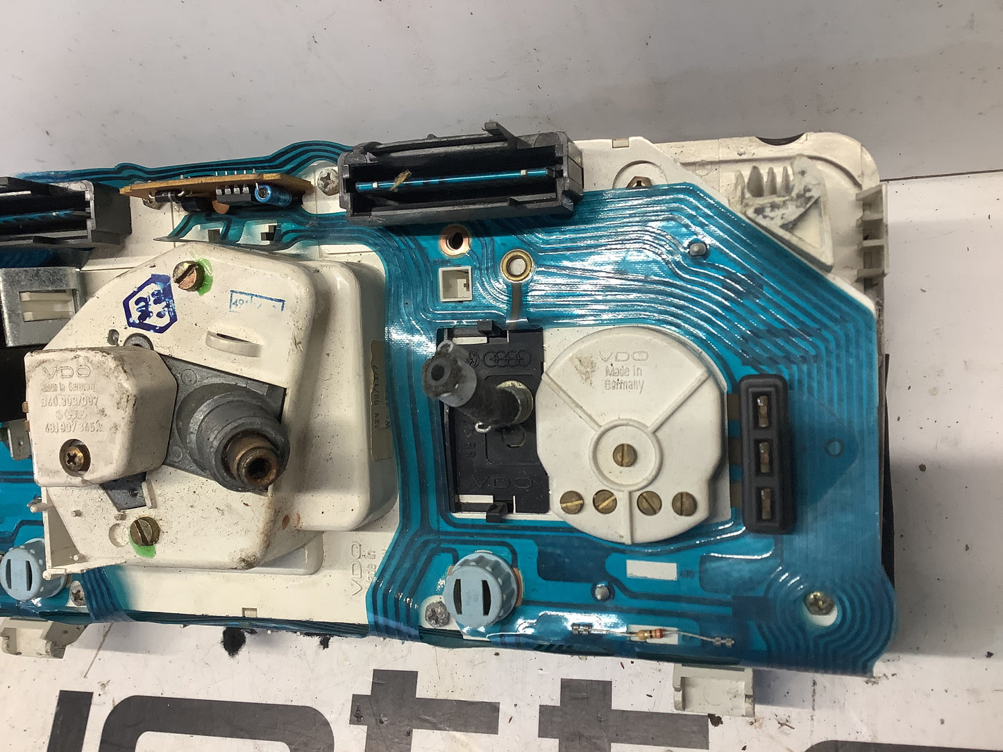 Instrument Cluster 81136030